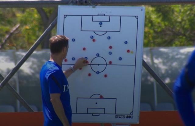 黄金甲体育官方网站-欧洲杯前瞻之战术：三中卫，求生图强捷径？