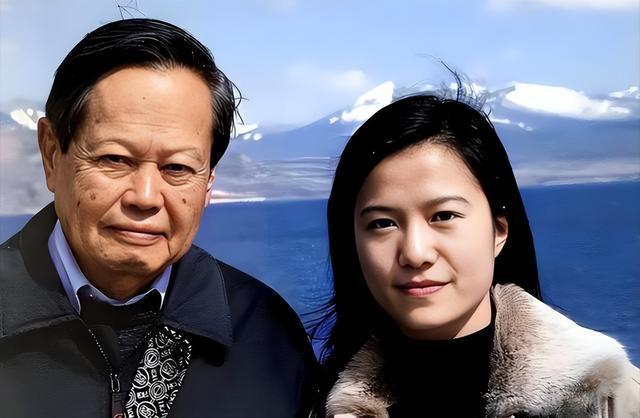 黄金甲体育官方网站-卷巨额遗产出逃英国,给杨振宁戴绿帽子,翁帆身上的谣言有多离谱